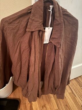 Kaktus Women's Linen zip up top in Brown